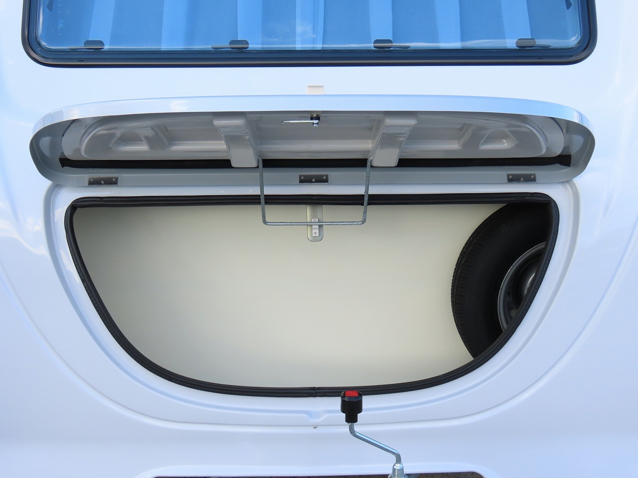 キャンピングカー トレーラー ｱｸﾛｽｶｰ　ｻﾌｧﾘ430DD　新車即納