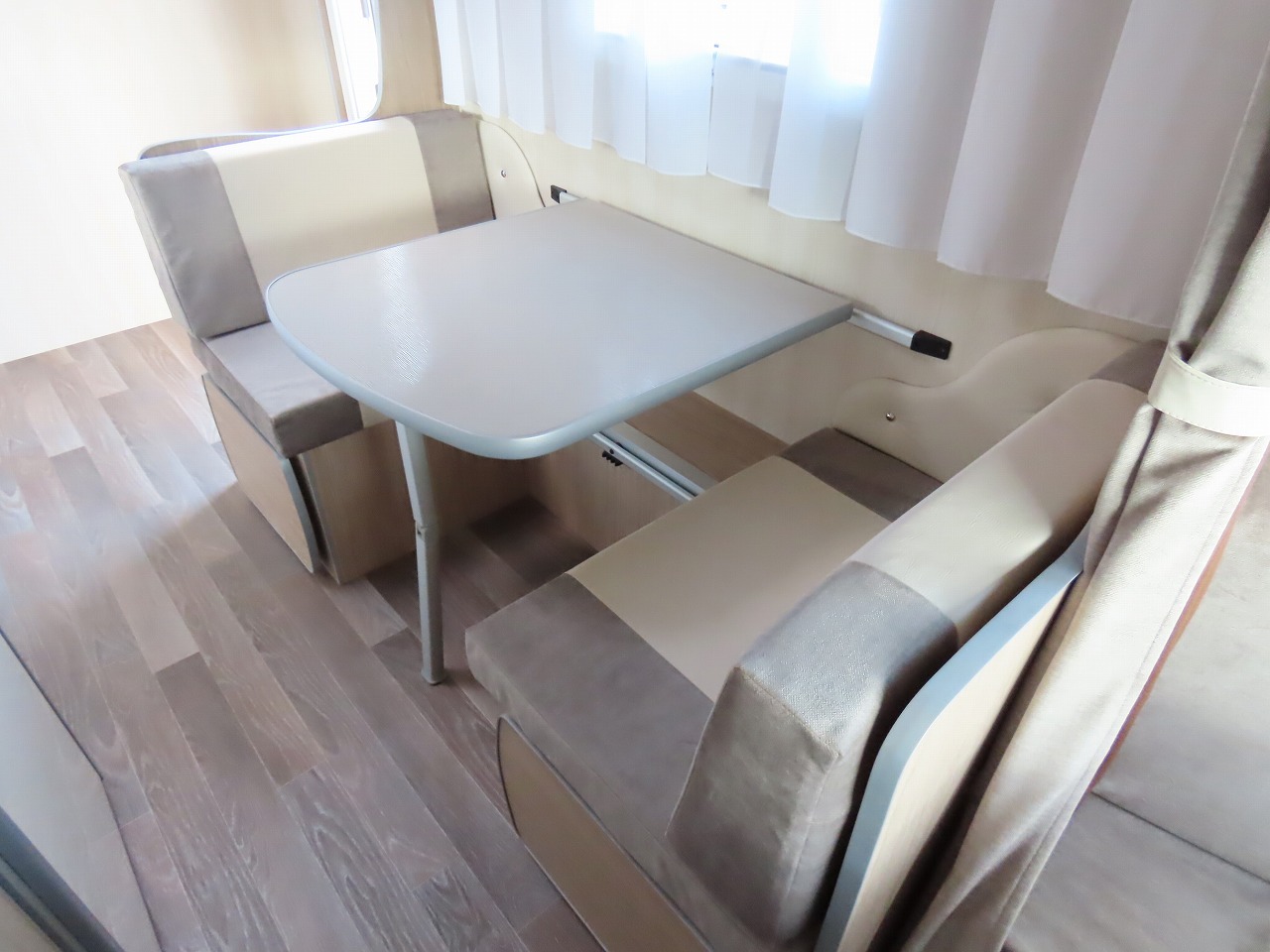 キャンピングカー トレーラー ｱｸﾛｽｶｰ　ｻﾌｧﾘ430DD　新車即納