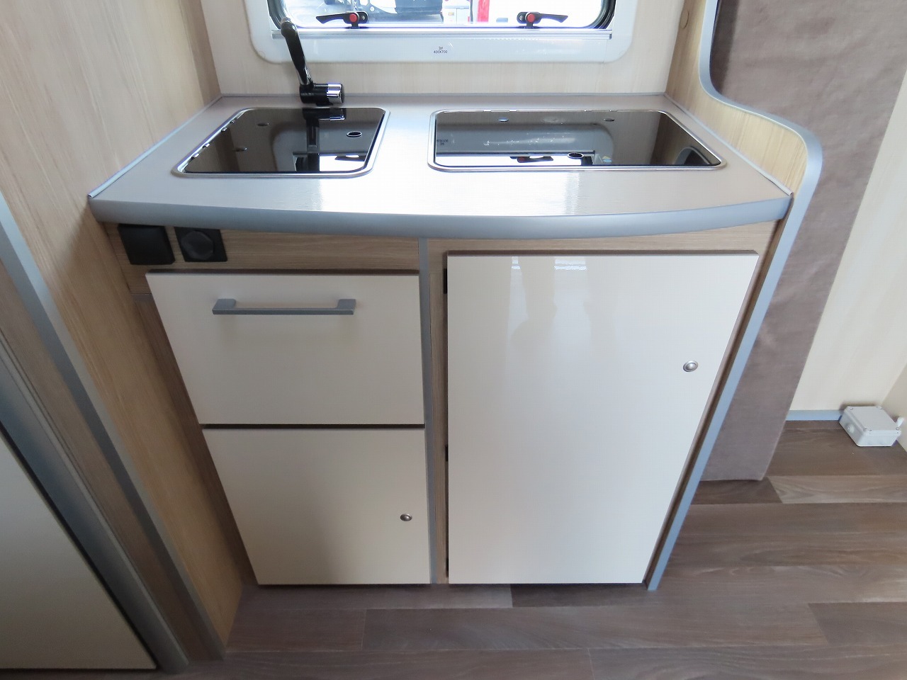 キャンピングカー トレーラー ｱｸﾛｽｶｰ　ｻﾌｧﾘ430DD　新車即納