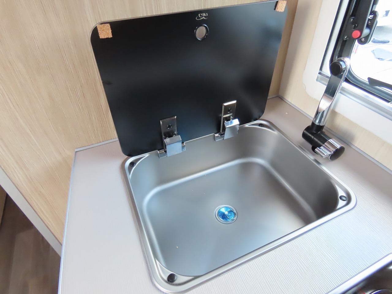 キャンピングカー トレーラー ｱｸﾛｽｶｰ　ｻﾌｧﾘ430DD　新車即納