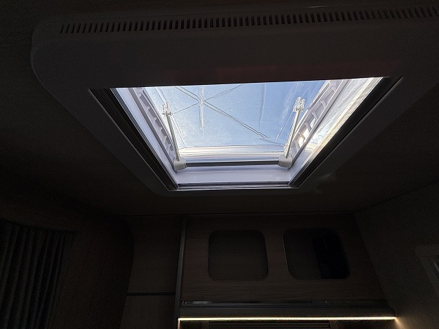 キャンピングカー トレーラー ｱｸﾛｽｶｰ　ｻﾌｧﾘ430DL　新車即納