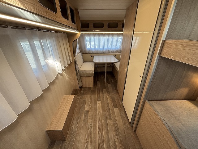 キャンピングカー トレーラー ｱｸﾛｽｶｰ　ｻﾌｧﾘ430DL　新車即納