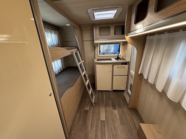 キャンピングカー トレーラー ｱｸﾛｽｶｰ　ｻﾌｧﾘ430DL　新車即納