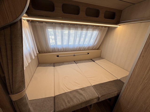 キャンピングカー トレーラー ｱｸﾛｽｶｰ　ｻﾌｧﾘ430DL　新車即納