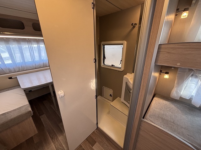 キャンピングカー トレーラー ｱｸﾛｽｶｰ　ｻﾌｧﾘ430DL　新車即納