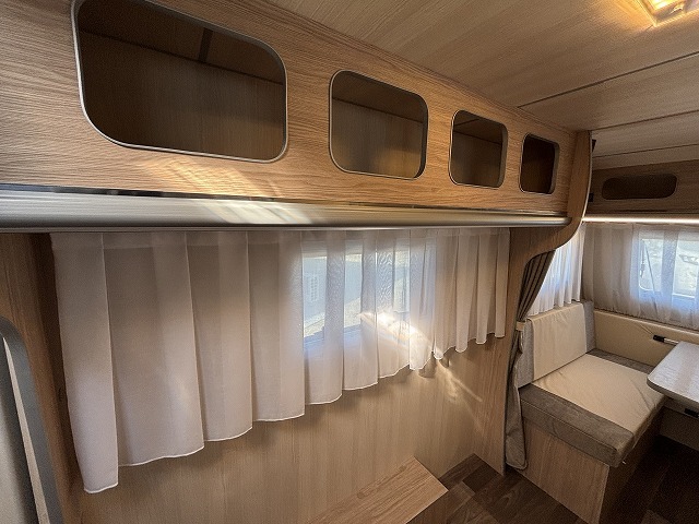 キャンピングカー トレーラー ｱｸﾛｽｶｰ　ｻﾌｧﾘ430DL　新車即納