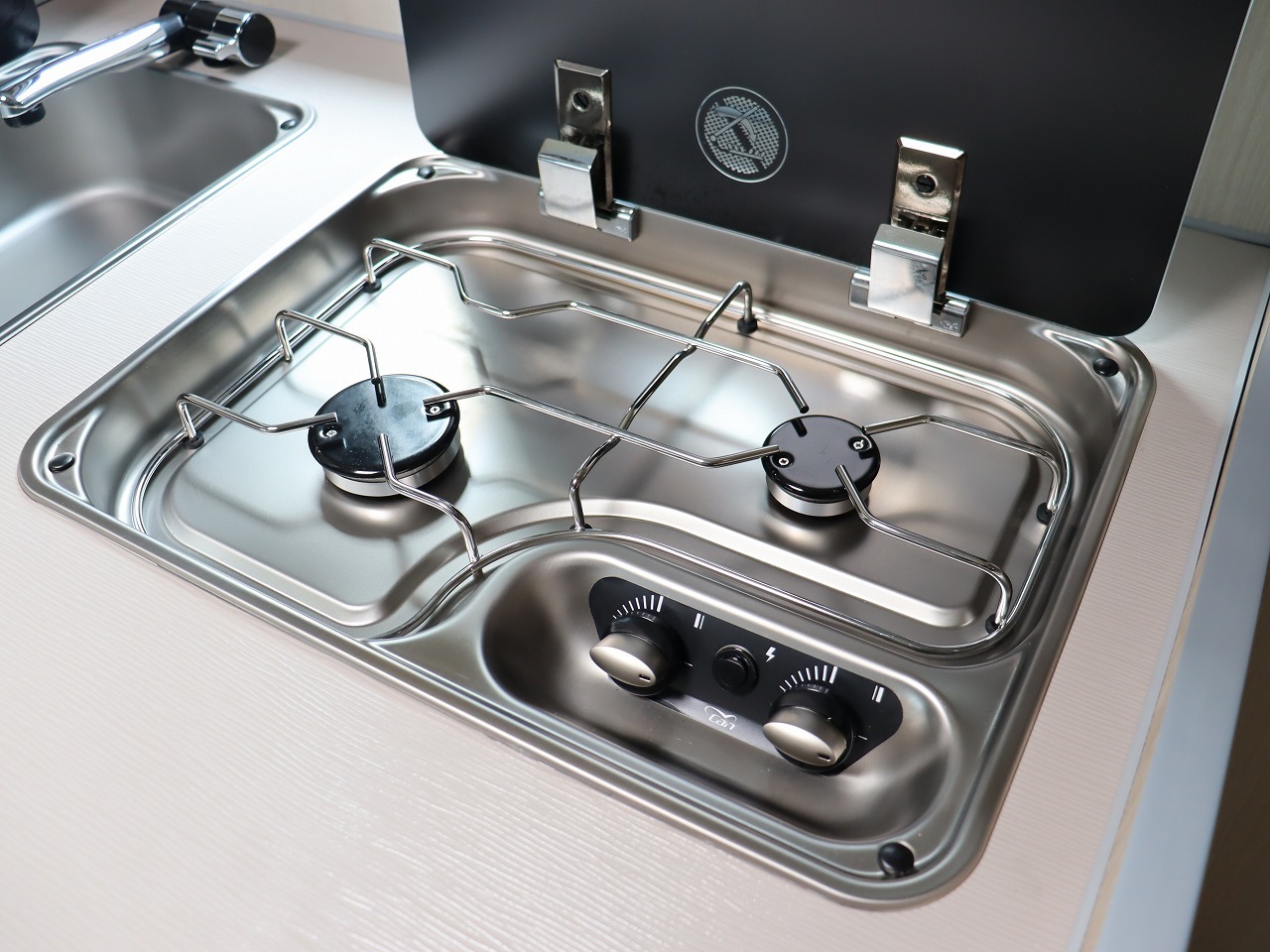 キャンピングカー トレーラー ｱｸﾛｽｶｰ ｻﾌｧﾘ430DD 新車即納