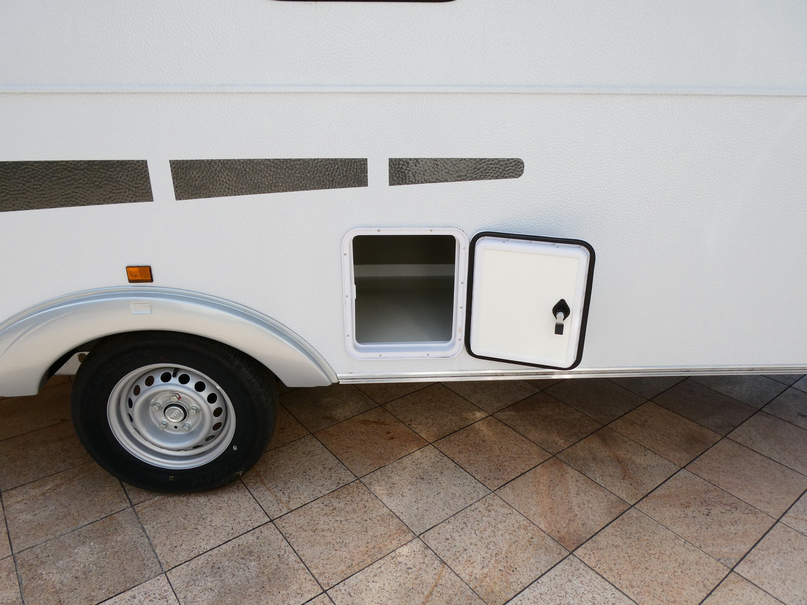 キャンピングカー トレーラー ｻﾌｧﾘ　430DL　けん引免許不要【OP注意】新車即納