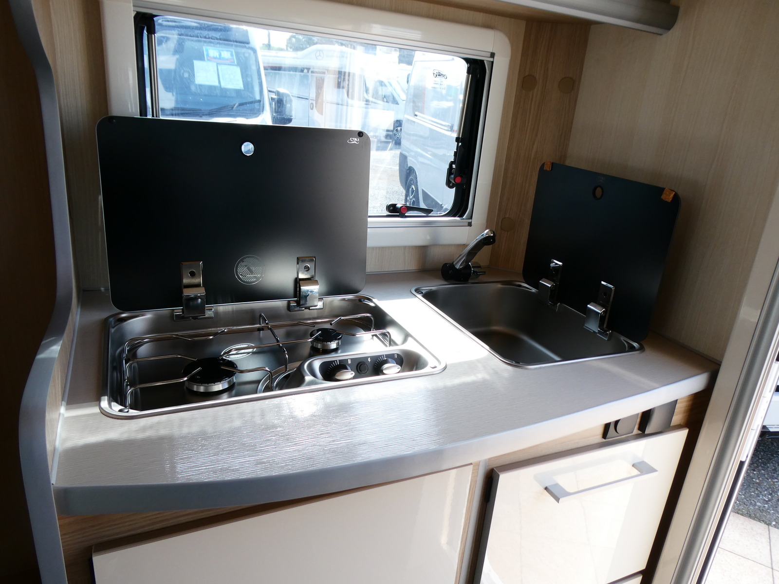 キャンピングカー トレーラー ｻﾌｧﾘ　430DL　けん引免許不要【OP注意】新車即納