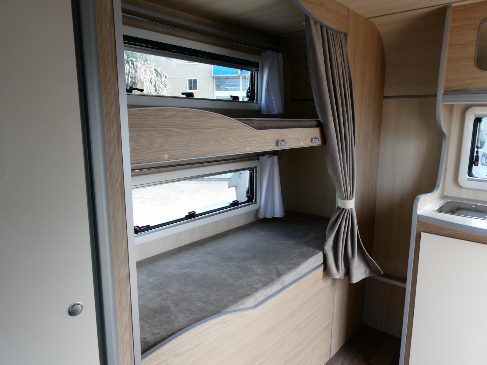 キャンピングカー トレーラー ｻﾌｧﾘ　430DL　けん引免許不要【OP注意】新車即納