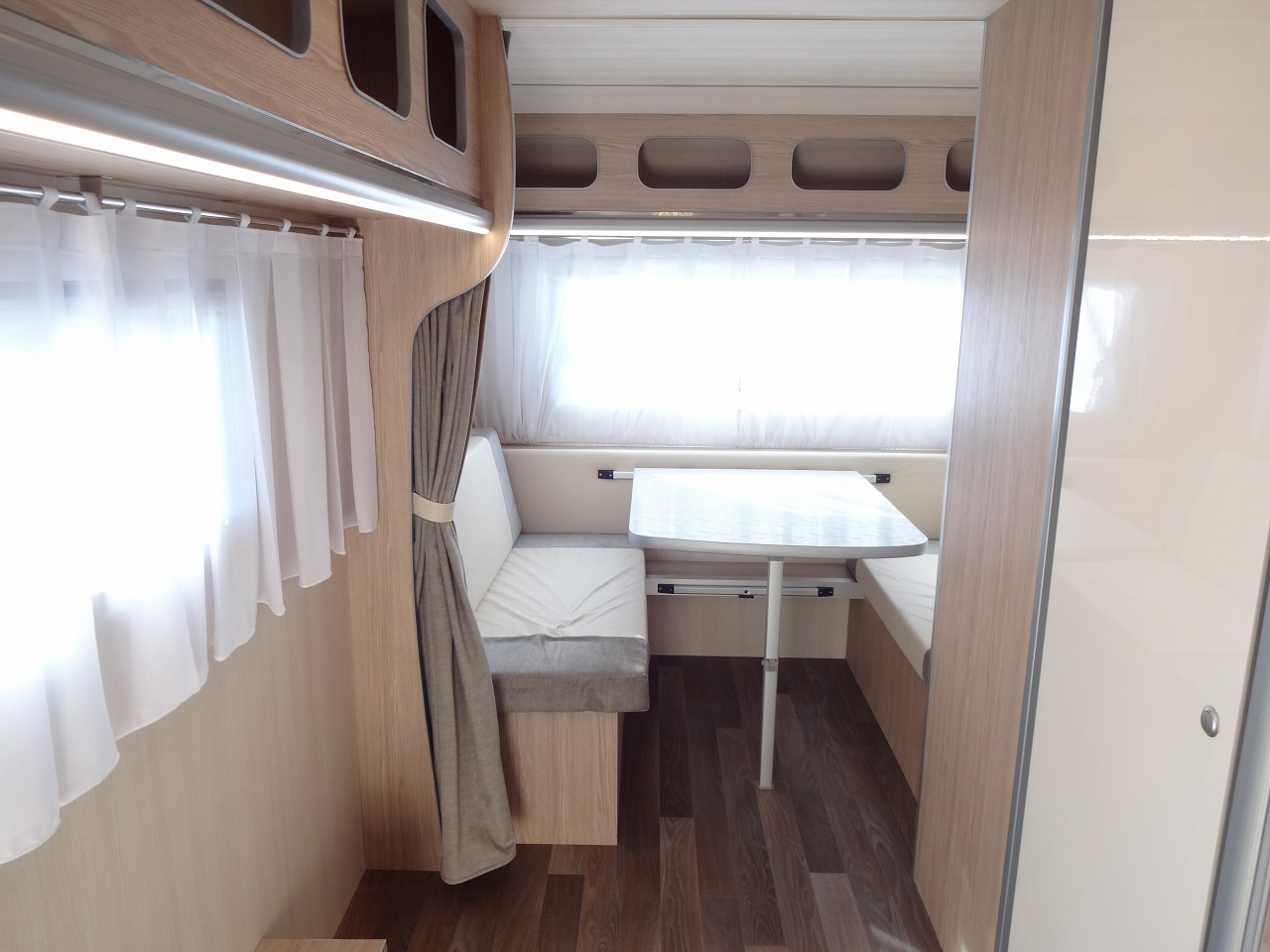 キャンピングカー トレーラー ｻﾌｧﾘ 430DL　新車即納　けん引免許不要