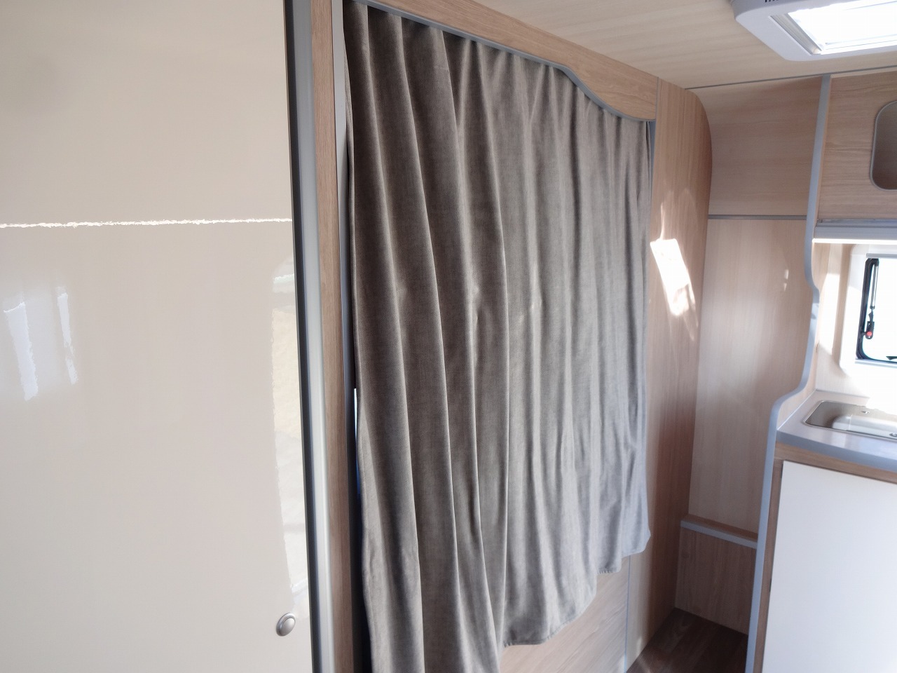 キャンピングカー トレーラー ｻﾌｧﾘ 430DL　新車即納　けん引免許不要