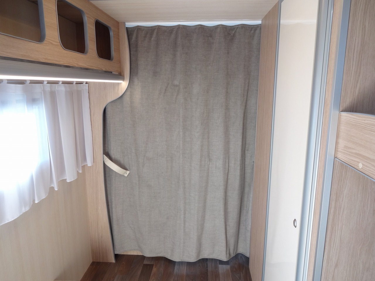 キャンピングカー トレーラー ｻﾌｧﾘ 430DL　新車即納　けん引免許不要