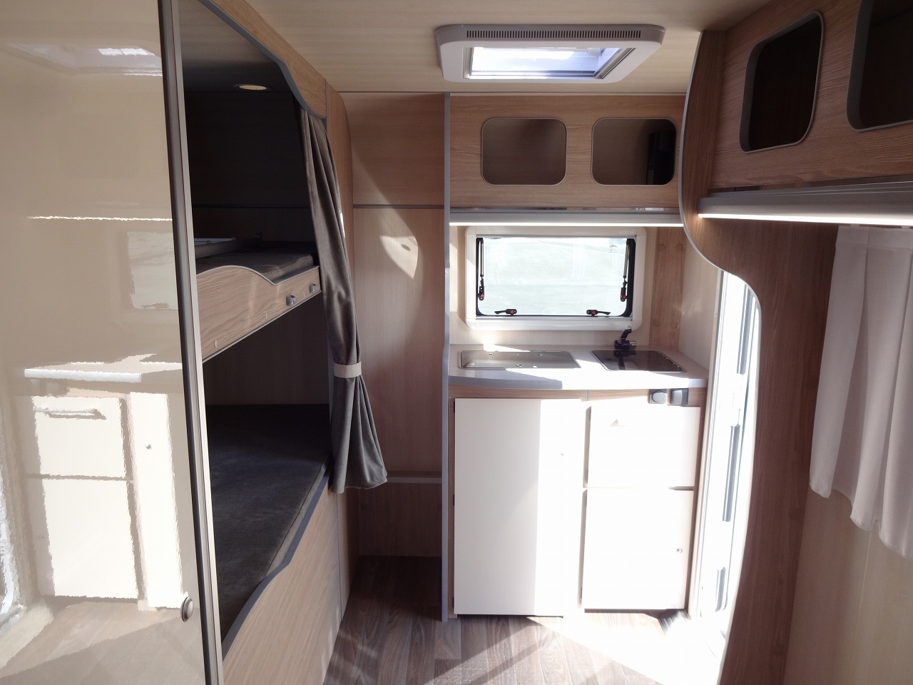 キャンピングカー トレーラー ｻﾌｧﾘ 430DL　新車即納　けん引免許不要