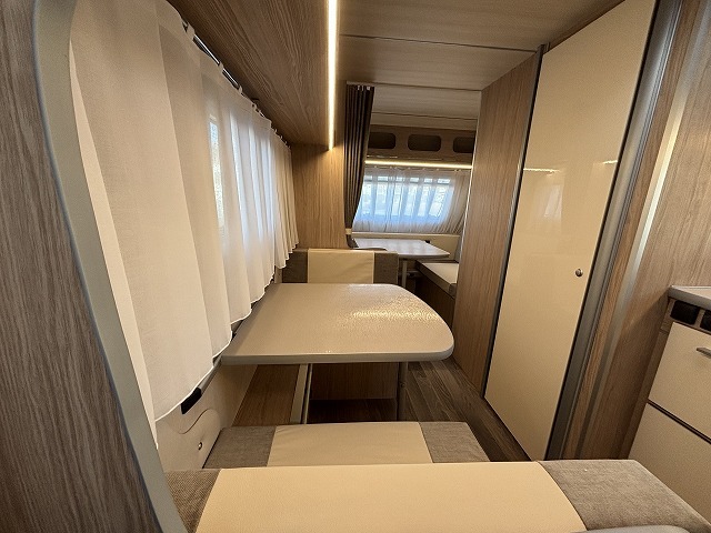 キャンピングカー トレーラー ｱｸﾛｽｶｰ　ｻﾌｧﾘ430DD　新車即納