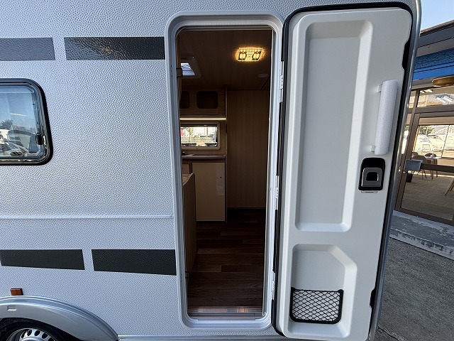 キャンピングカー トレーラー ｱｸﾛｽｶｰ　ｻﾌｧﾘ430DD　新車即納