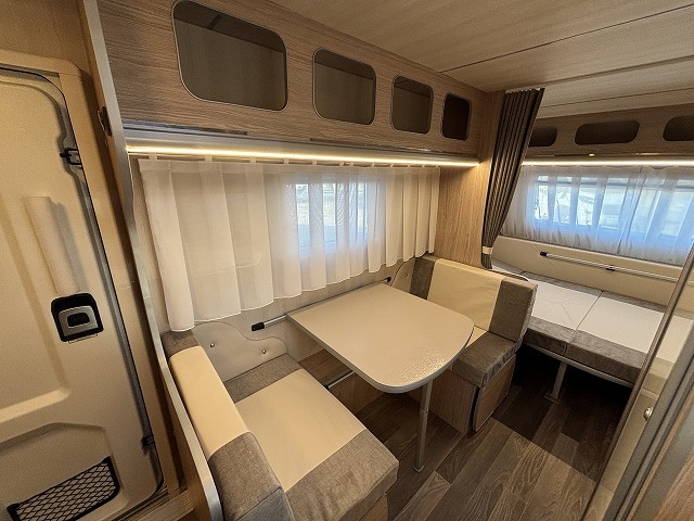 キャンピングカー トレーラー ｱｸﾛｽｶｰ　ｻﾌｧﾘ430DD　新車即納