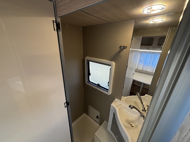 キャンピングカー トレーラー ｱｸﾛｽｶｰ　ｻﾌｧﾘ430DD　新車即納