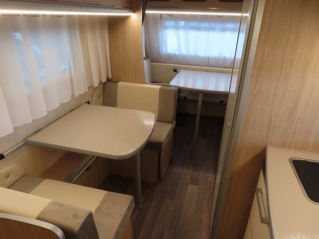 キャンピングカー トレーラー ｱｸﾛｽｶｰｻﾌｧﾘ430DD　牽引免許不要　新車即納車