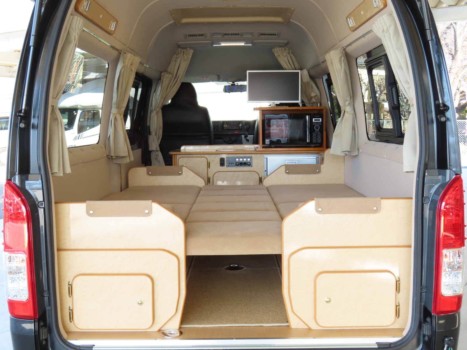 キャンピングカー バンコン ﾊｲｴｰｽ FOCS DSｺﾝﾊﾟｸﾄ