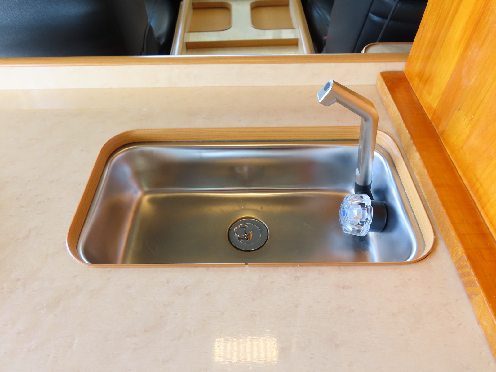 キャンピングカー バンコン ﾊｲｴｰｽ FOCS DSｺﾝﾊﾟｸﾄ