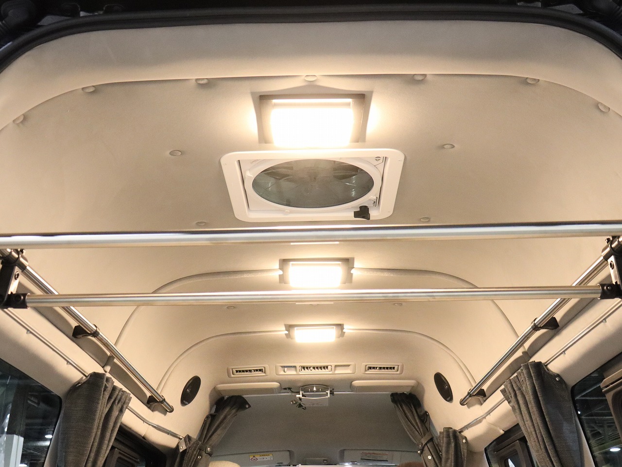 キャンピングカー バンコン ﾊｲｴｰｽ ﾓﾋﾞｰﾃﾞｨｯｸNH02 4WD　FFﾋｰﾀｰ