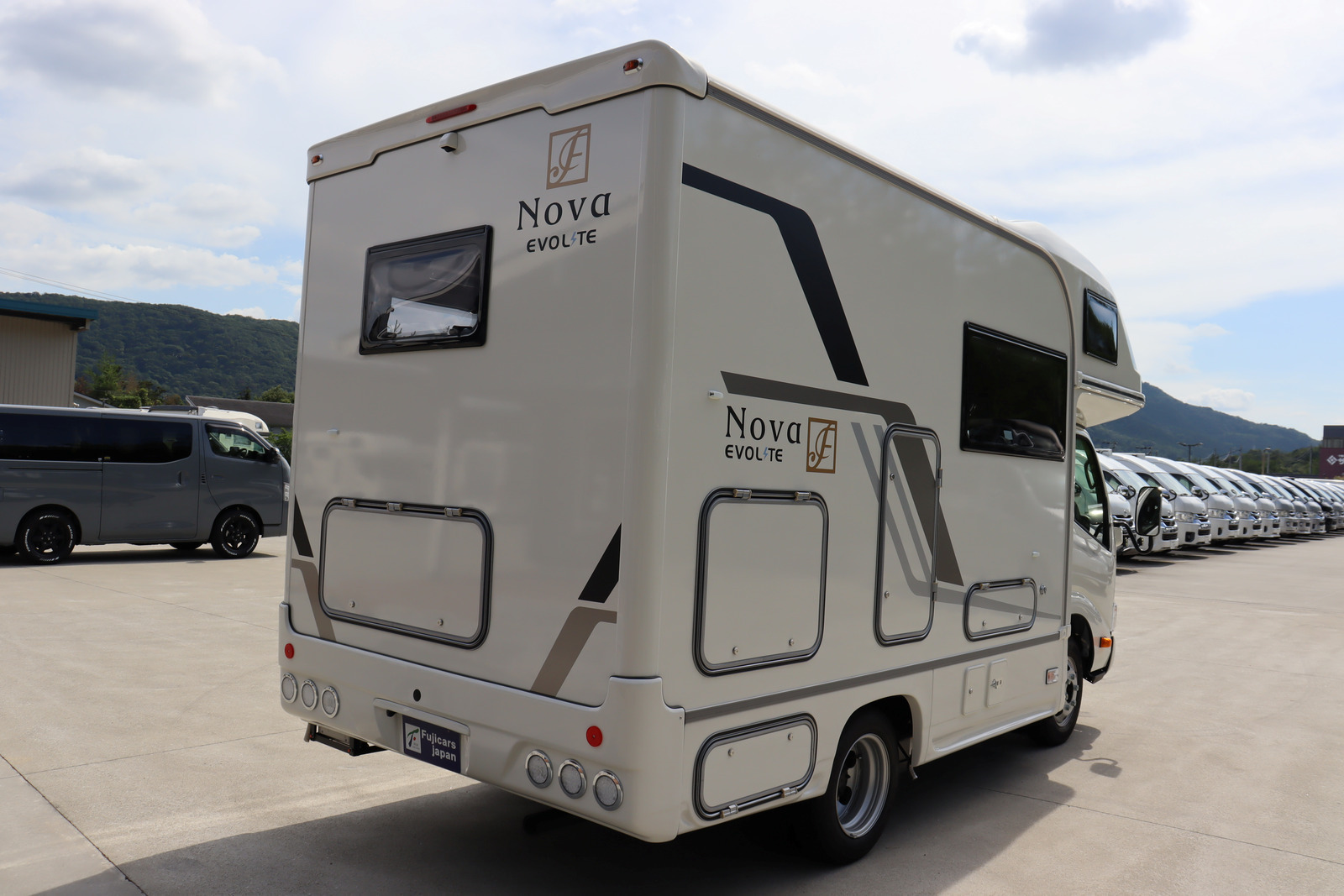 キャンピングカー キャブコン ｶﾑﾛｰﾄﾞﾌｼﾞｶｰｽﾞｼﾞｬﾊﾟﾝNovaﾀｲﾌﾟR新車