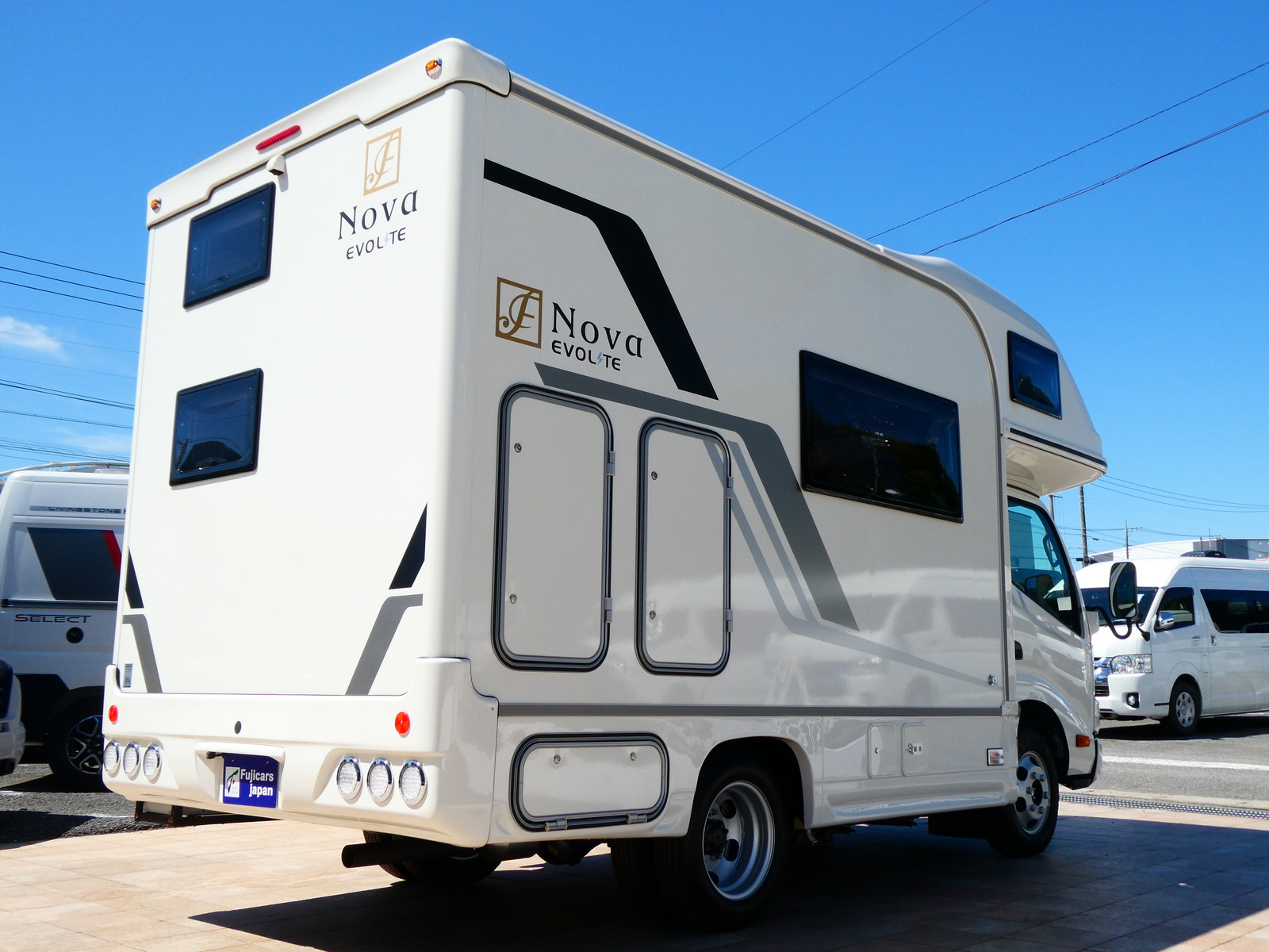 キャンピングカー キャブコン 【展示車】ﾌｼﾞｶｰｽﾞｼﾞｬﾊﾟﾝ　Nova　ﾀｲﾌﾟW　ｴﾎﾞﾗｲﾄ