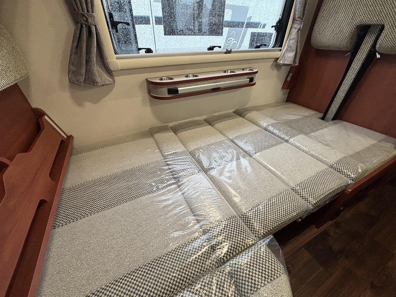キャンピングカー キャブコン 【展示車】ﾌｼﾞｶｰｽﾞｼﾞｬﾊﾟﾝ　Nova　ﾀｲﾌﾟW　ｴﾎﾞﾗｲﾄ