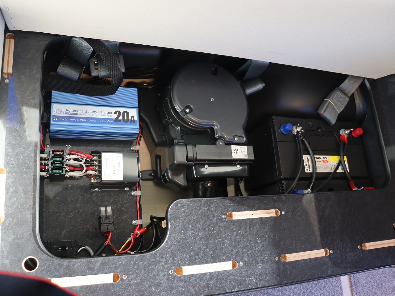 キャンピングカー バンコン ﾊｲｴｰｽ FOCS DS-L FF･ｿｰﾗｰ