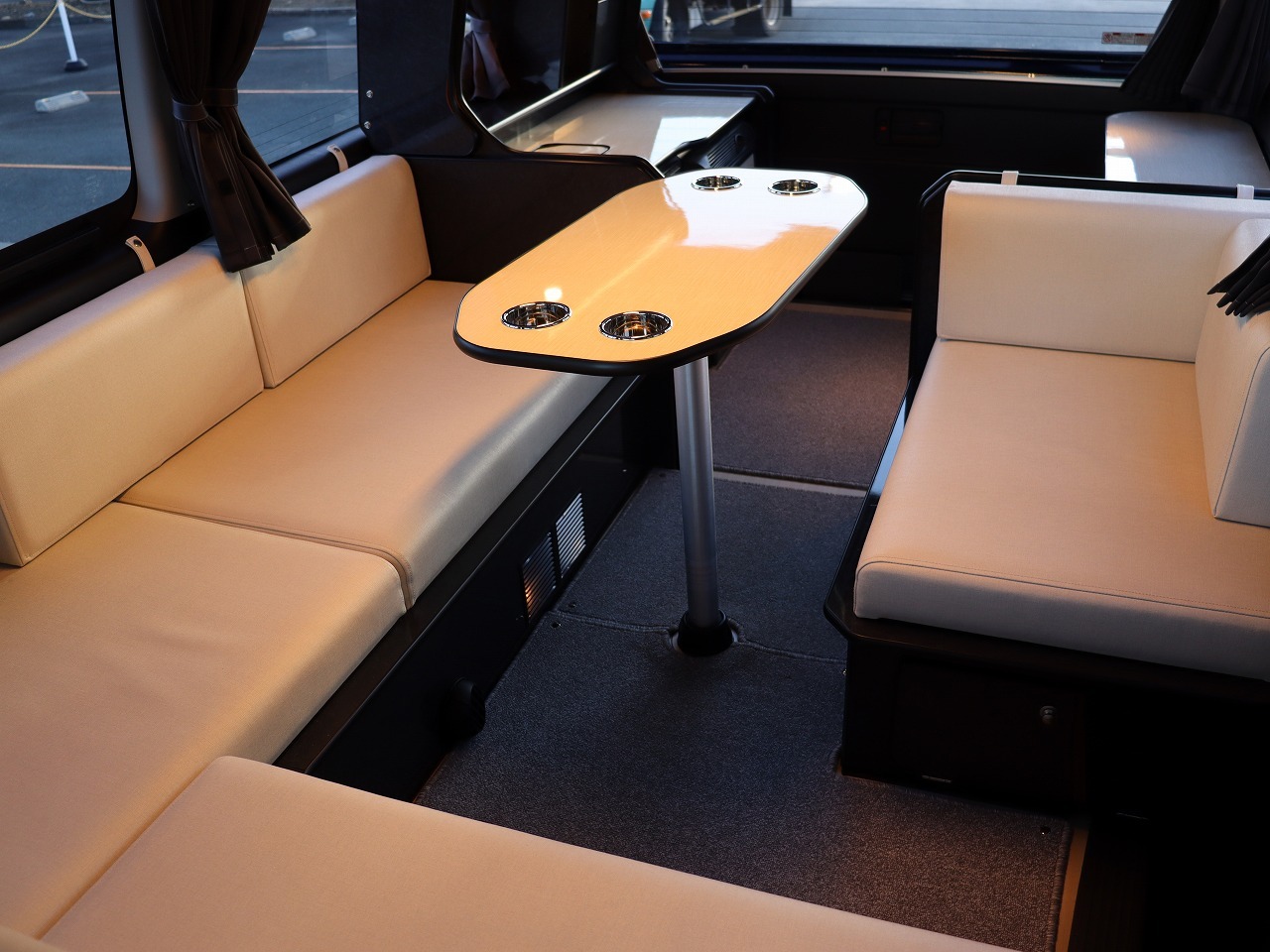 キャンピングカー バンコン ﾊｲｴｰｽ FOCS DS-L FF･ｿｰﾗｰ