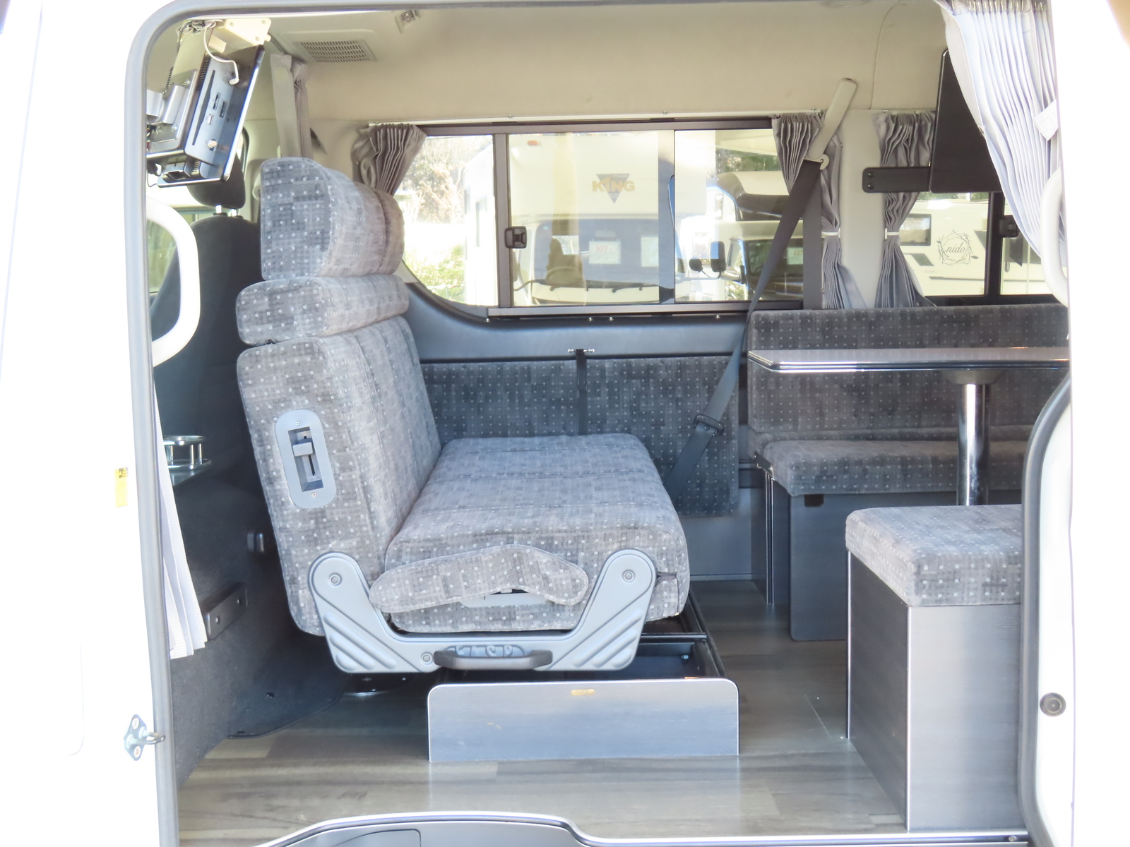 キャンピングカー バンコン ﾊｲｴｰｽ ﾘﾝｴｲ ﾊﾞｶﾝﾁｪｽ 4WD