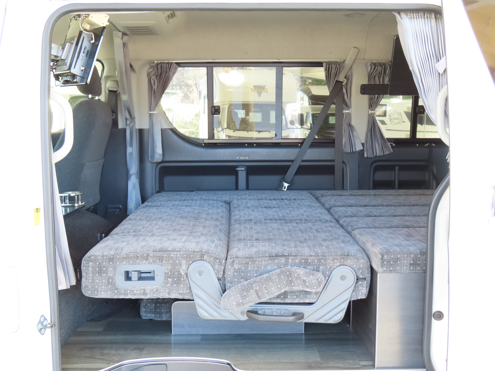 キャンピングカー バンコン ﾊｲｴｰｽ ﾘﾝｴｲ ﾊﾞｶﾝﾁｪｽ 4WD