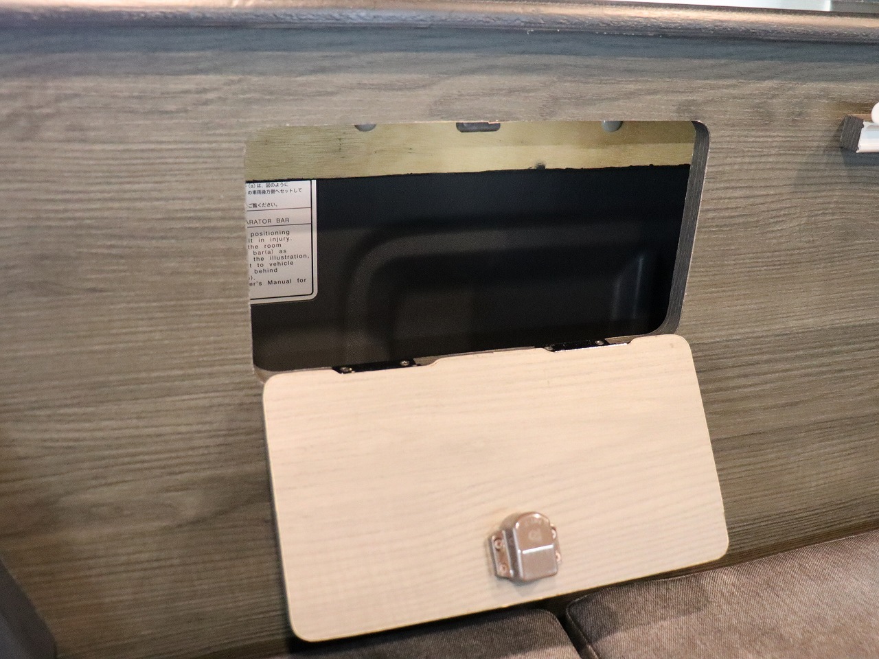 キャンピングカー バンコン ﾊｲｴｰｽ ｲﾝﾃﾞｨｱﾝｷｬﾝﾊﾟｰ　ｵﾘｼﾞﾅﾙ　4WD