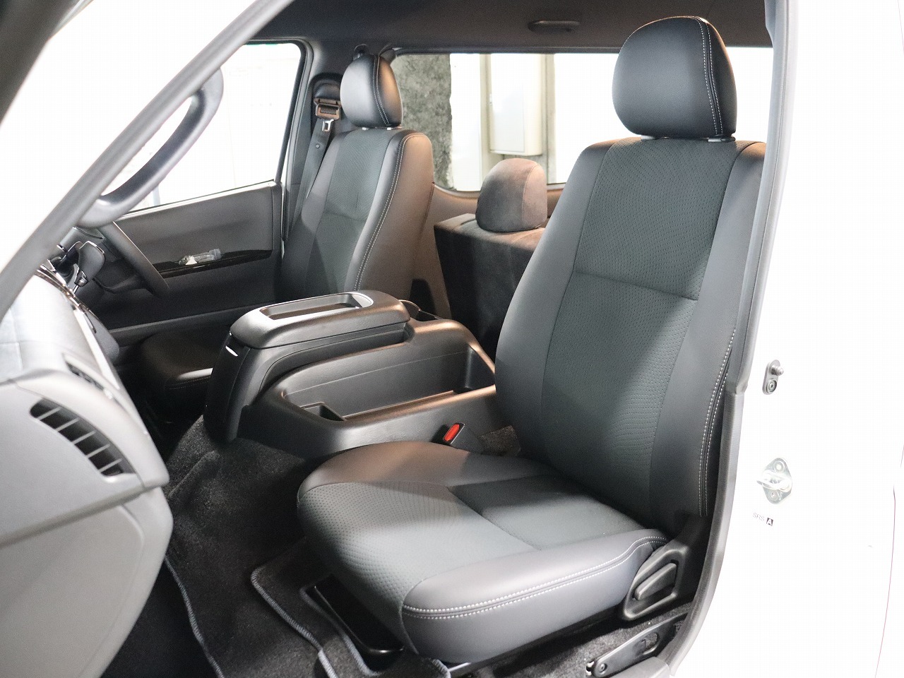 キャンピングカー バンコン ﾊｲｴｰｽ ｲﾝﾃﾞｨｱﾝｷｬﾝﾊﾟｰ　ｵﾘｼﾞﾅﾙ　4WD