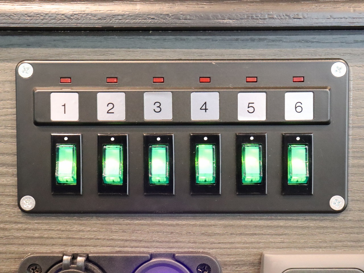 キャンピングカー バンコン ﾊｲｴｰｽ ｲﾝﾃﾞｨｱﾝｷｬﾝﾊﾟｰ　ｵﾘｼﾞﾅﾙ　4WD