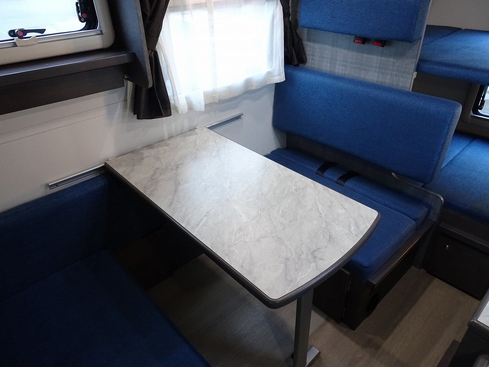 キャンピングカー キャブコン ﾎﾞﾝｺﾞ AtoZ ｱﾚﾝ･ﾊｲ 4WD 12Vｸｰﾗｰ