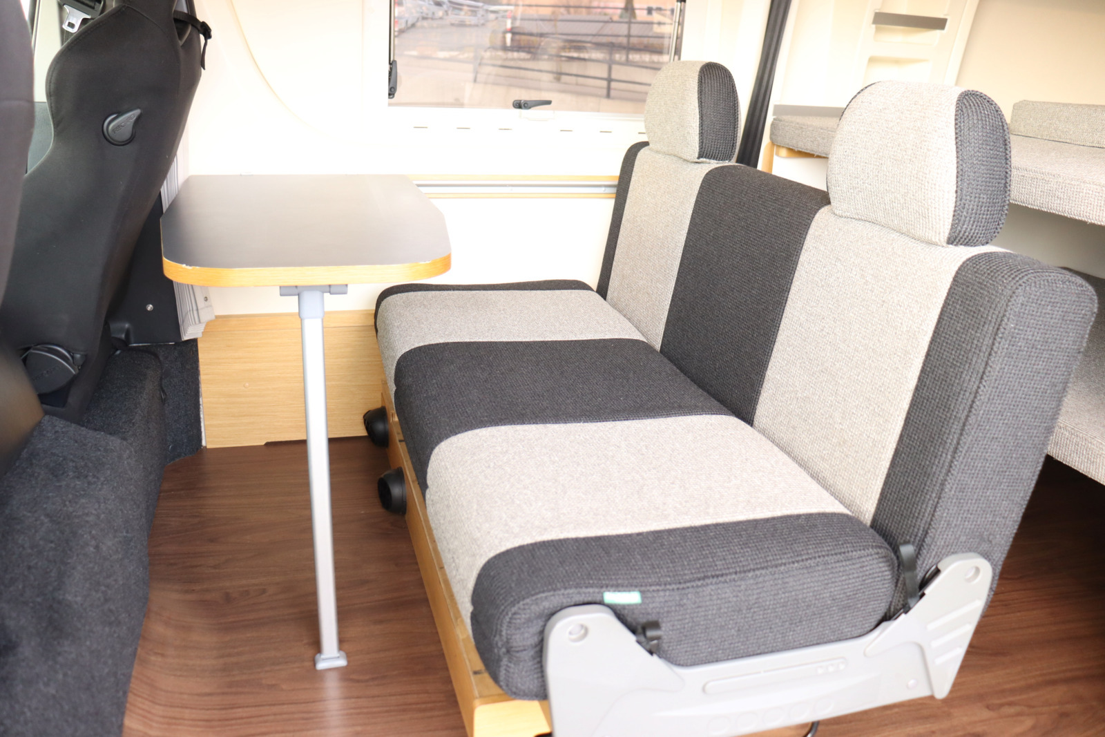 キャンピングカー バンコン ﾊｲｴｰｽ ﾄｲﾌｧｸﾄﾘｰ ﾄｲｽﾞﾎﾞｯｸｽ 4WD