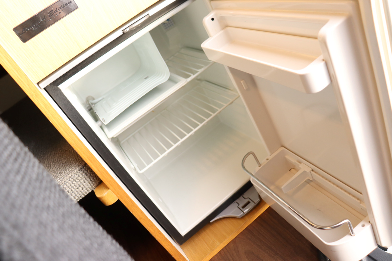 キャンピングカー バンコン ﾊｲｴｰｽ ﾄｲﾌｧｸﾄﾘｰ ﾄｲｽﾞﾎﾞｯｸｽ 4WD