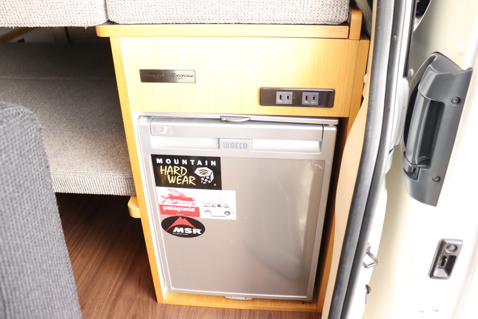 キャンピングカー バンコン ﾊｲｴｰｽ ﾄｲﾌｧｸﾄﾘｰ ﾄｲｽﾞﾎﾞｯｸｽ 4WD