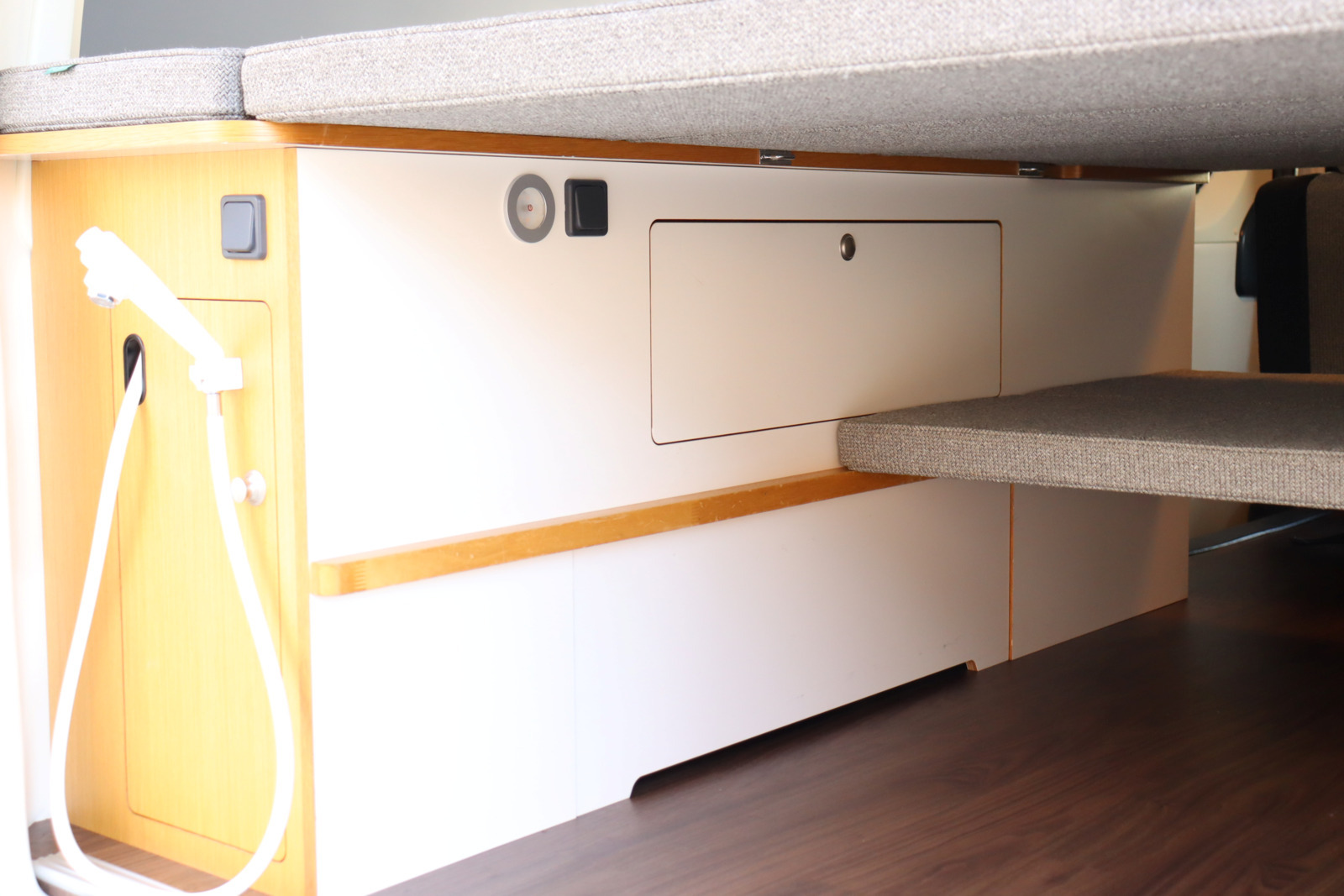 キャンピングカー バンコン ﾊｲｴｰｽ ﾄｲﾌｧｸﾄﾘｰ ﾄｲｽﾞﾎﾞｯｸｽ 4WD