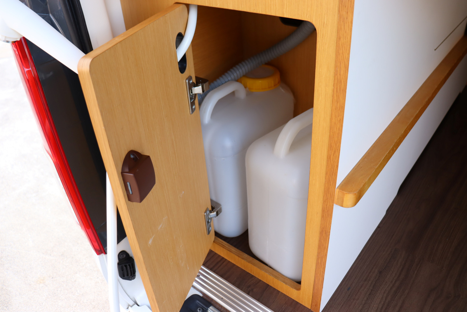 キャンピングカー バンコン ﾊｲｴｰｽ ﾄｲﾌｧｸﾄﾘｰ ﾄｲｽﾞﾎﾞｯｸｽ 4WD