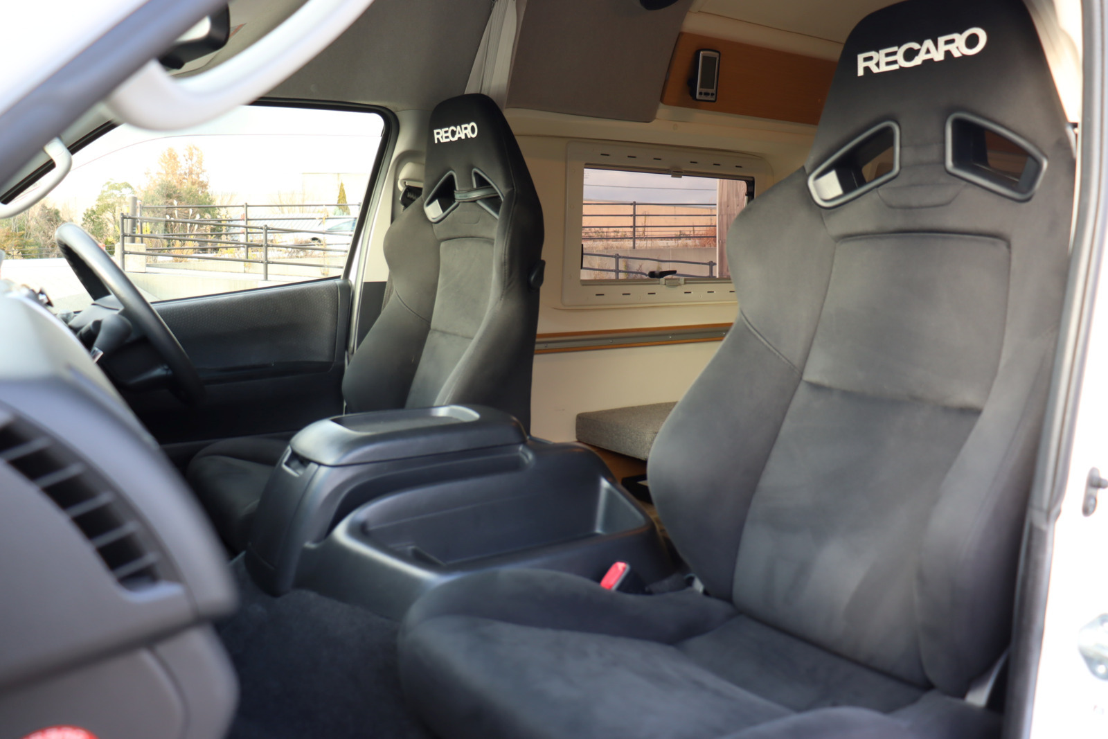 キャンピングカー バンコン ﾊｲｴｰｽ ﾄｲﾌｧｸﾄﾘｰ ﾄｲｽﾞﾎﾞｯｸｽ 4WD