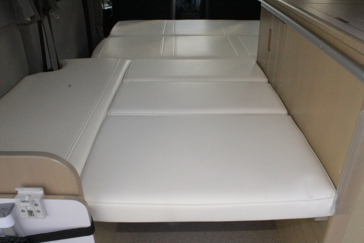 キャンピングカー バンコン NV200ﾊﾞﾈｯﾄ ﾀｺｽNVｼﾞｬｯｸ FF暖房 4WD