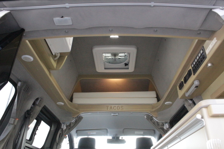 キャンピングカー バンコン NV200ﾊﾞﾈｯﾄ ﾀｺｽNVｼﾞｬｯｸ FF暖房 4WD