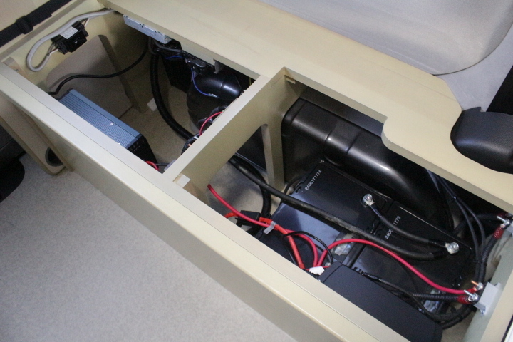 キャンピングカー バンコン NV200ﾊﾞﾈｯﾄ ﾀｺｽNVｼﾞｬｯｸ FF暖房 4WD