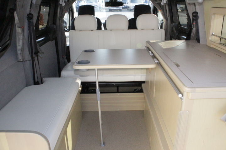 キャンピングカー バンコン NV200ﾊﾞﾈｯﾄ ﾀｺｽNVｼﾞｬｯｸ FF暖房 4WD