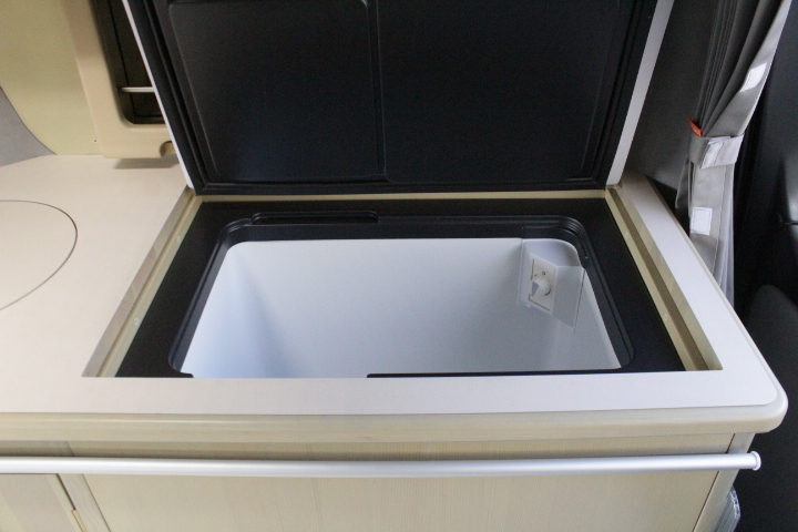 キャンピングカー バンコン NV200ﾊﾞﾈｯﾄ ﾀｺｽNVｼﾞｬｯｸ FF暖房 4WD