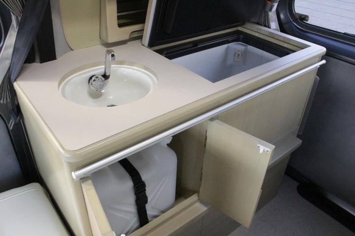 キャンピングカー バンコン NV200ﾊﾞﾈｯﾄ ﾀｺｽNVｼﾞｬｯｸ FF暖房 4WD