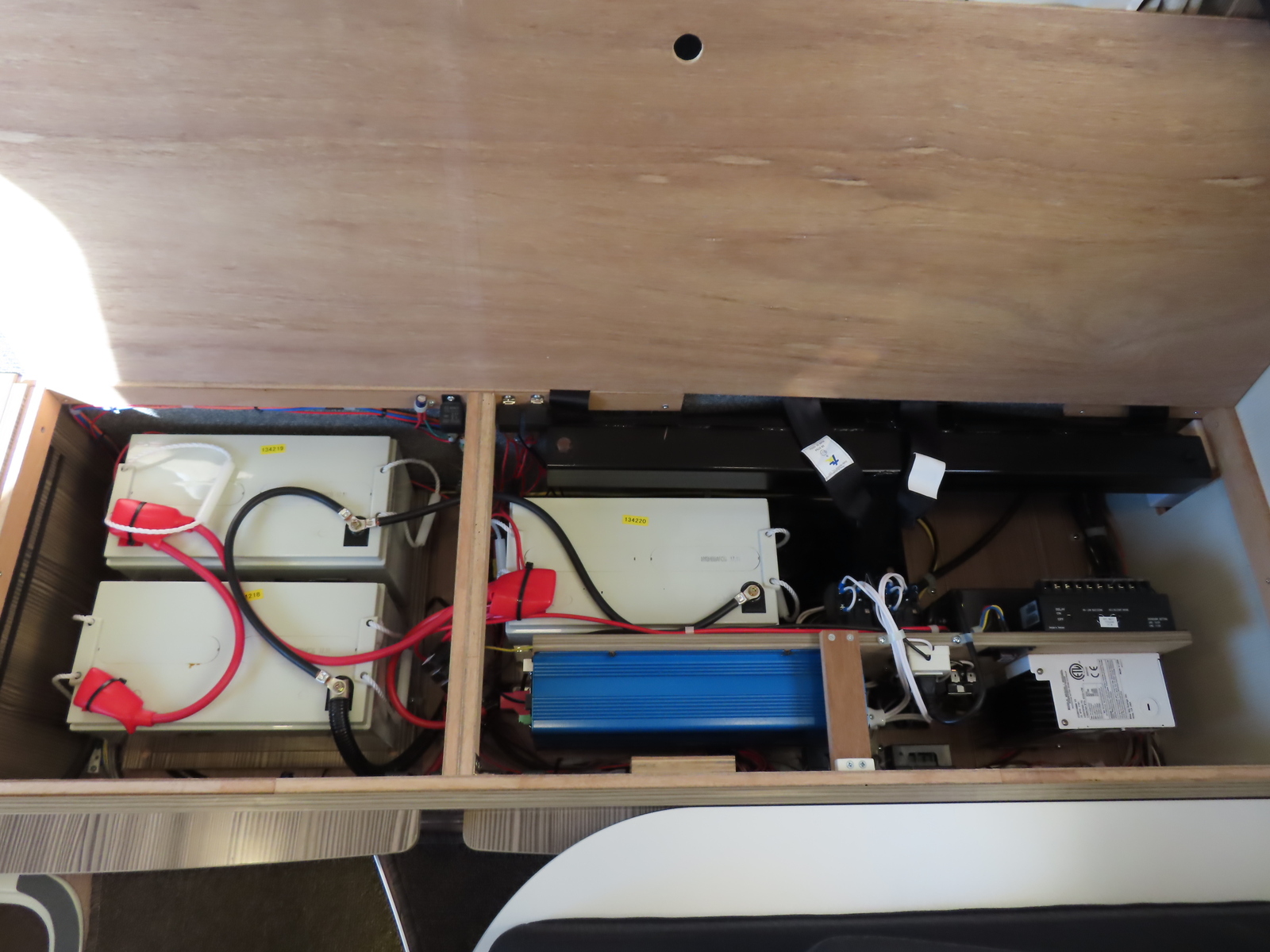 キャンピングカー キャブコン ｶﾑﾛｰﾄﾞ ﾊﾞﾝﾃｯｸ ｼﾞﾙ520